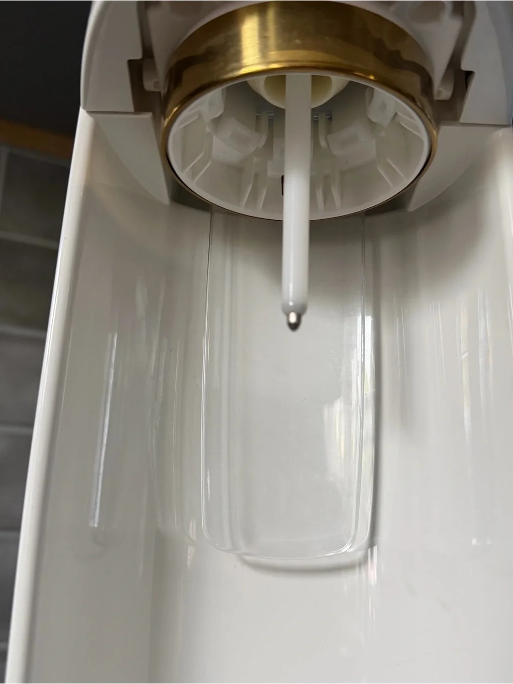 SodaStream White and Gold Sparkling Water with 3 CO2 cylinders